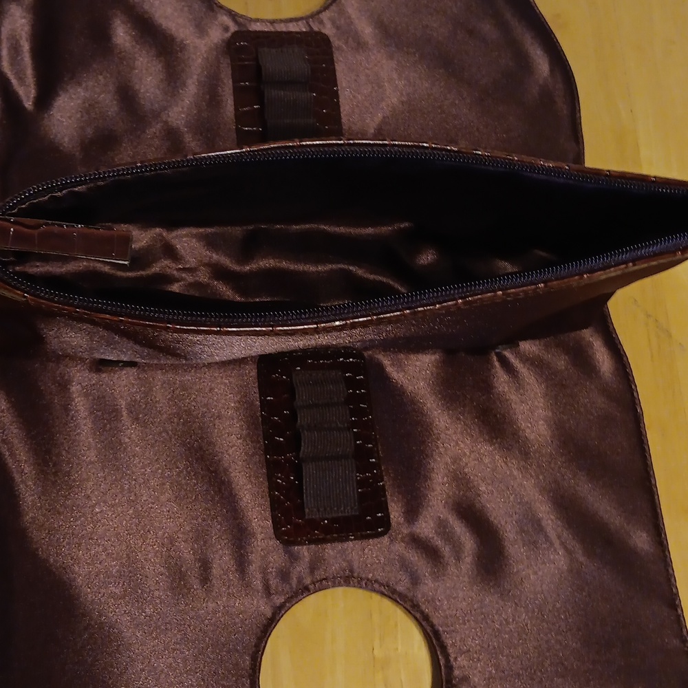 LOW START Exclusely Made for Dillard's Hand Bag 👜 NWT - Picture 4 of 5